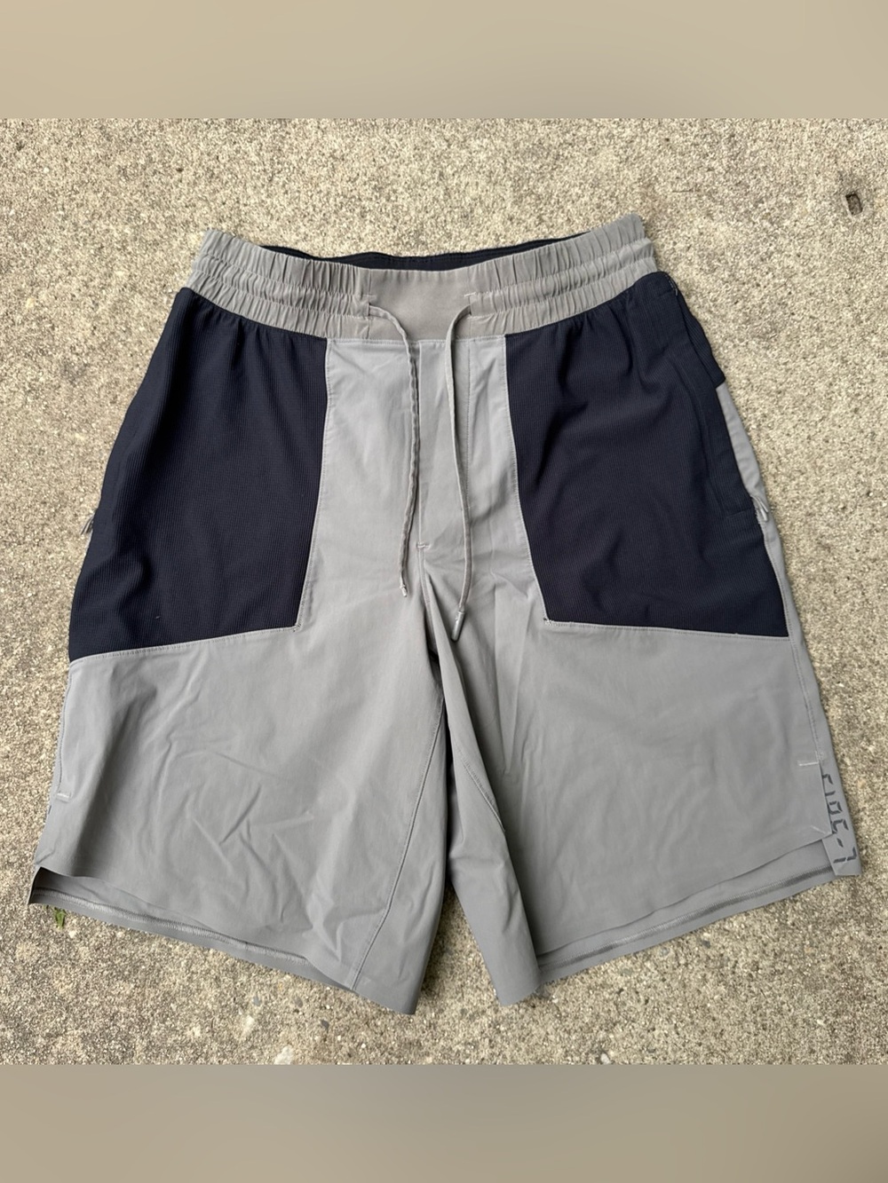 Lululemon Athletic Shorts Mens S Tan 9.5” Inseam No Liner Gym Hiking Workout